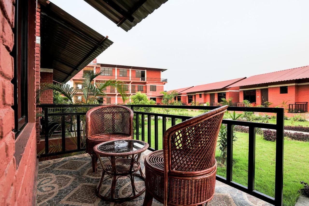 Vision Safari Pvt Ltd Hotel Sauraha Eksteriør billede