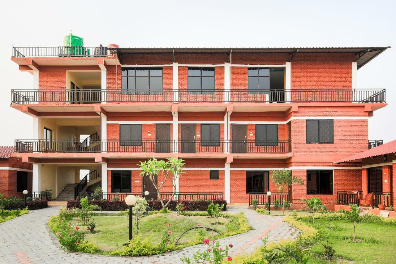 Vision Safari Pvt Ltd Hotel Sauraha Eksteriør billede